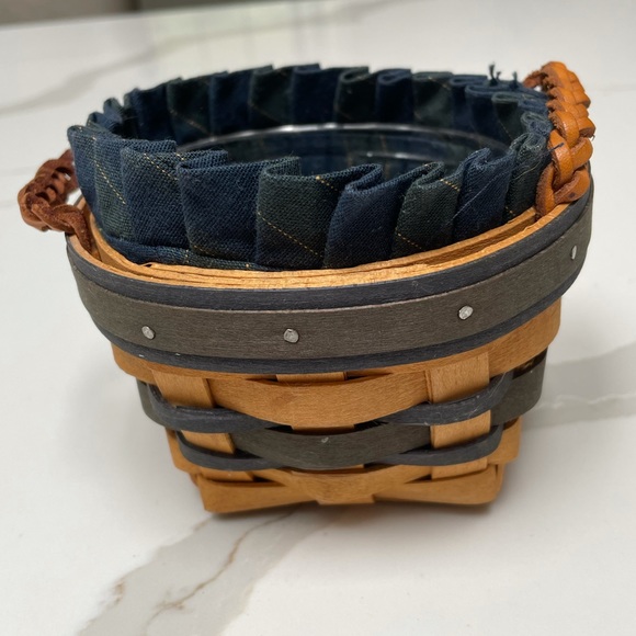 Longaberger Collectors Club Basket 1998 - Picture 6 of 7